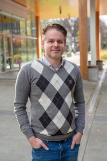 individual full-body photo shoot outside DSI building